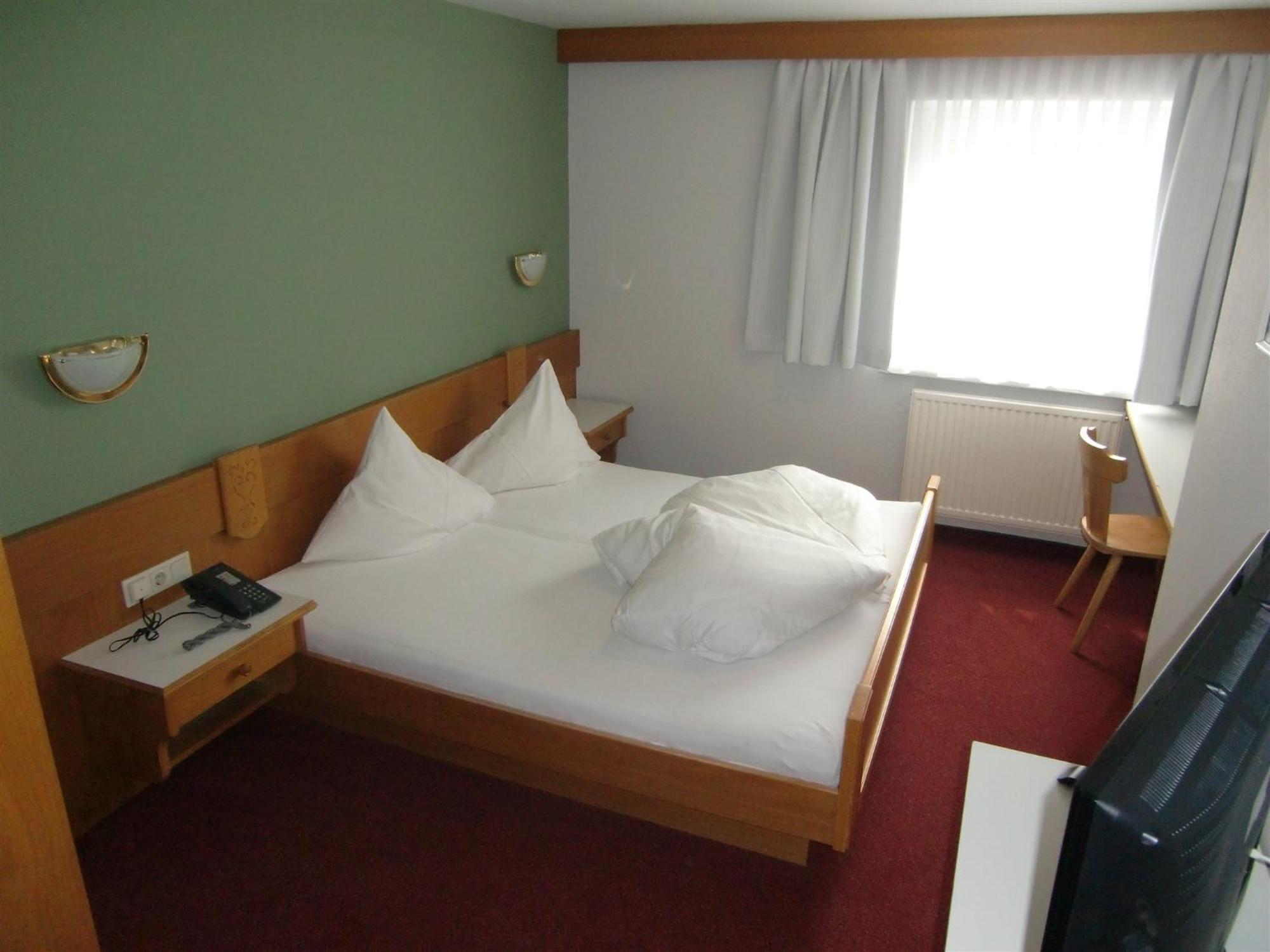Hotel Alpenfriede Jerzens Ruang foto