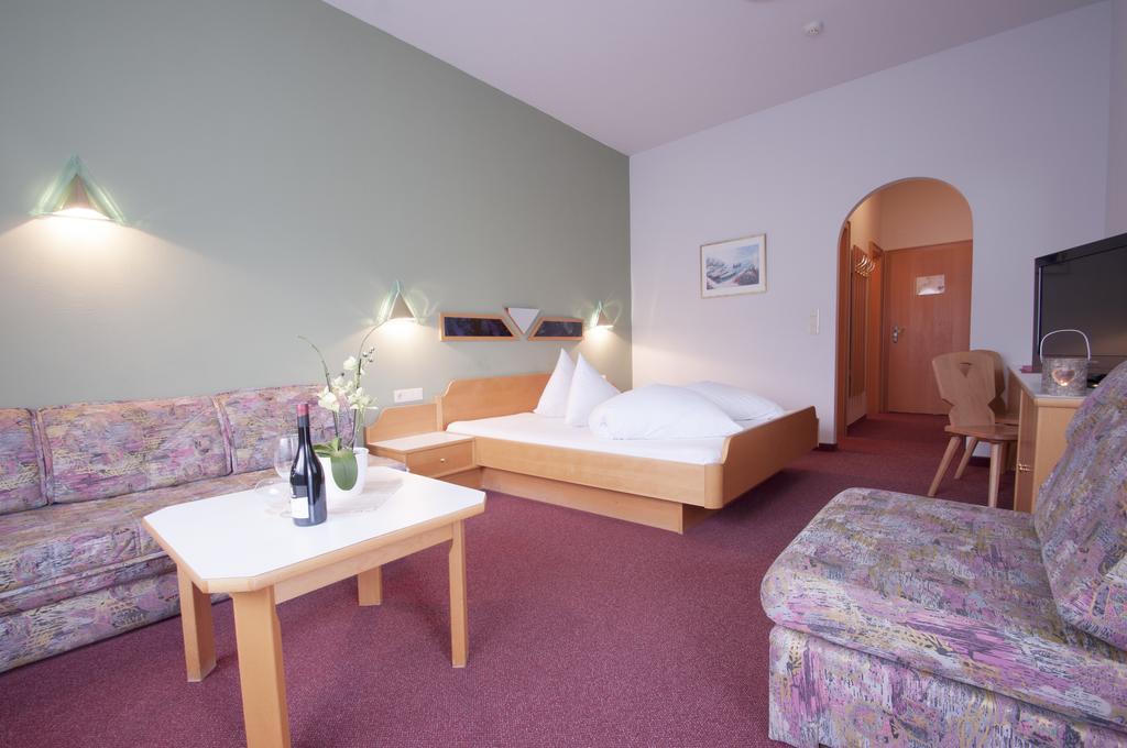 Hotel Alpenfriede Jerzens Bagian luar foto