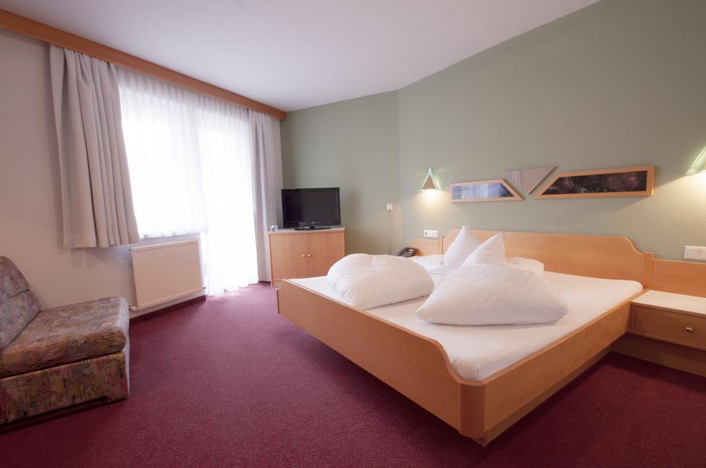 Hotel Alpenfriede Jerzens Bagian luar foto