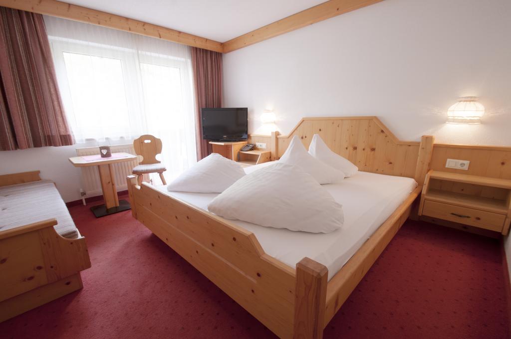 Hotel Alpenfriede Jerzens Bagian luar foto
