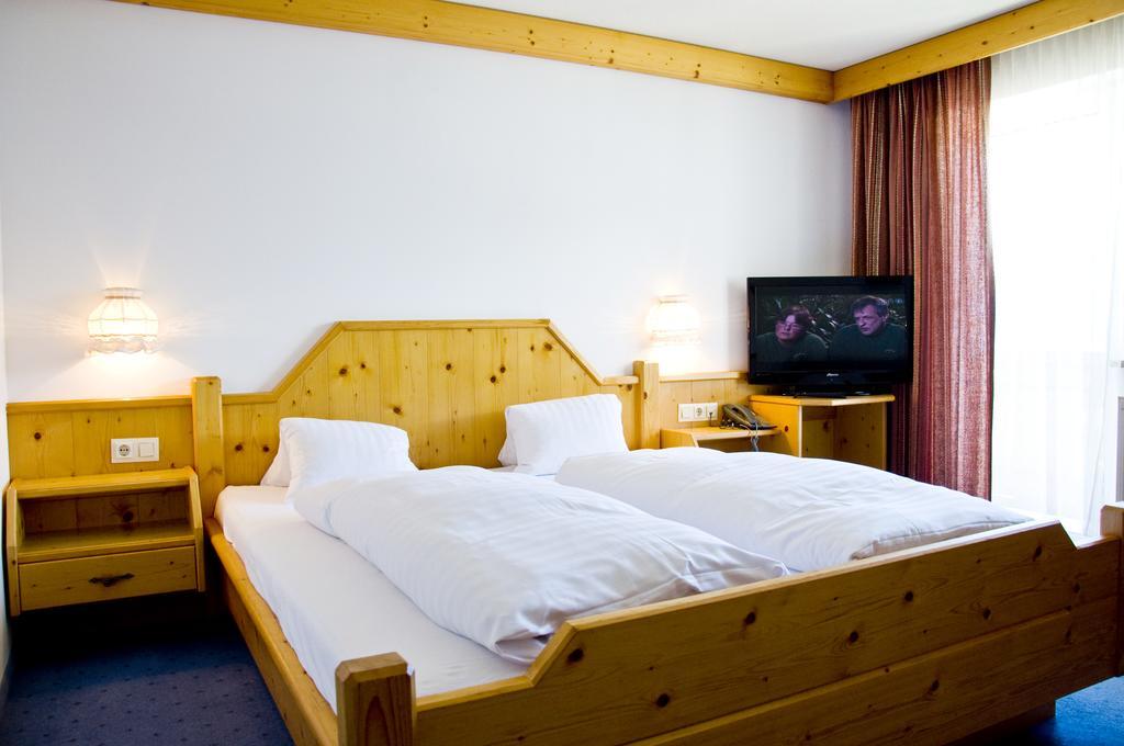 Hotel Alpenfriede Jerzens Bagian luar foto